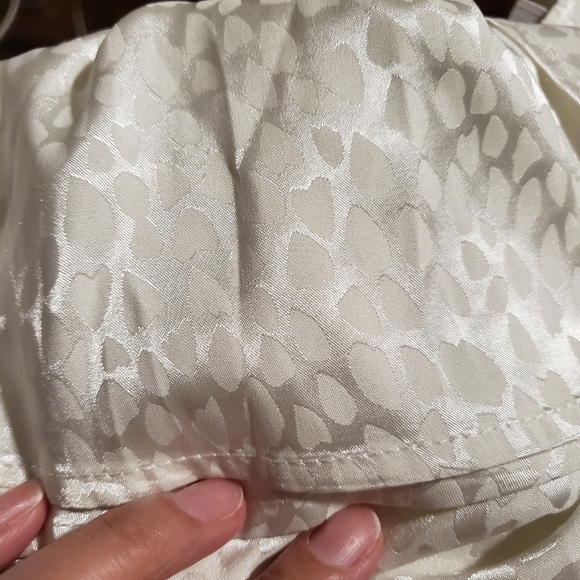 Chelsea. 28 women Top - Picture 7 of 14